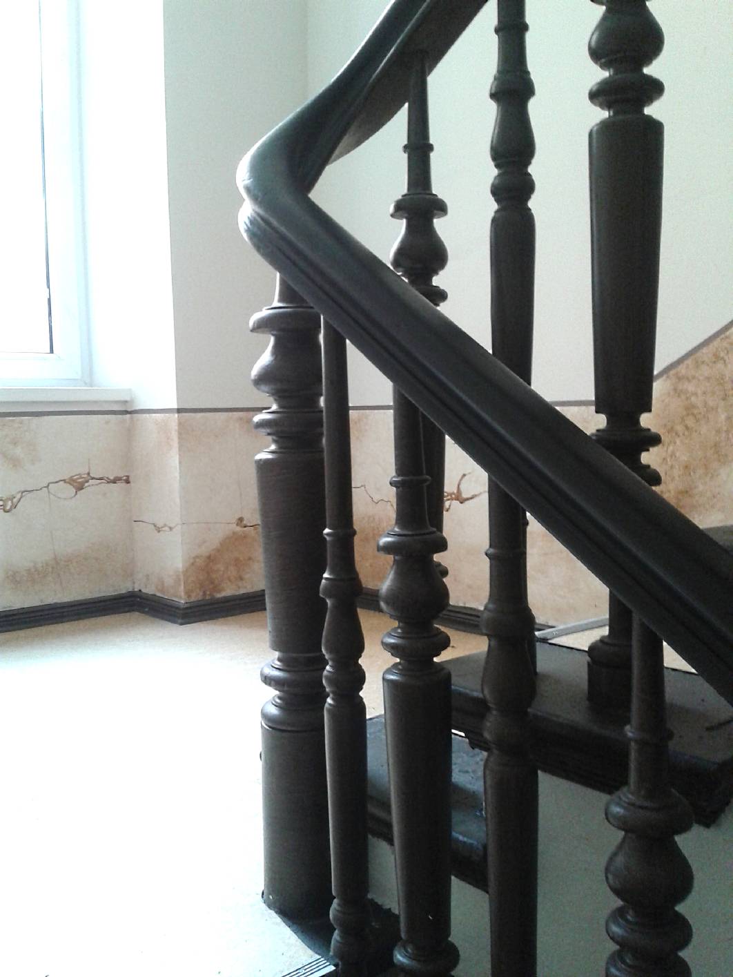 Deckenmalerei, Marmorimitation, Marmorierung, Kalkspachtel, Spachteltechnik, Schablonentechnik, Jugendstil  Treppenhaus, Treppenhaus Berlin, Gründerzeit Treppenhaus Berlin, Malerarbeiten Berlin, Maler Berlin, Restaurierung Berlin, Schablonen, Lasur, Lasuren, Kreuzberg, Prenzlauer Berg, Charlottenburg